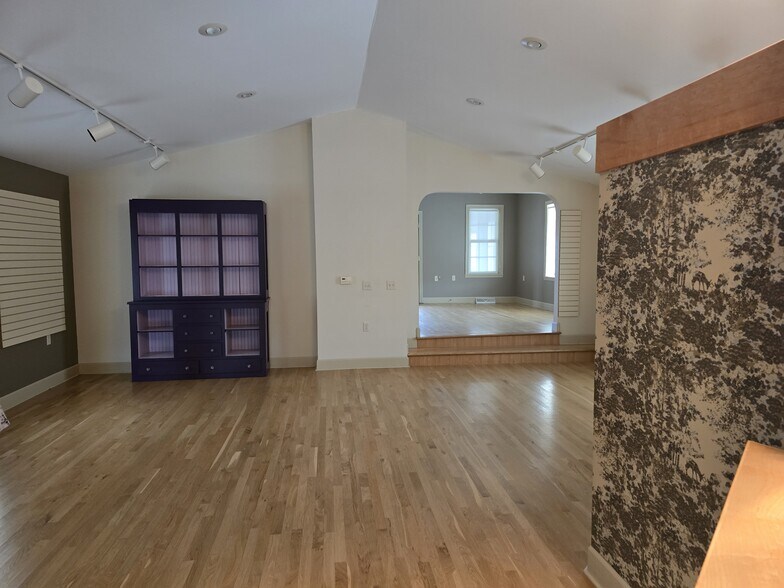 More Photos Of 115 W 6th St, Marshfield Storefront Retail Office For Sale