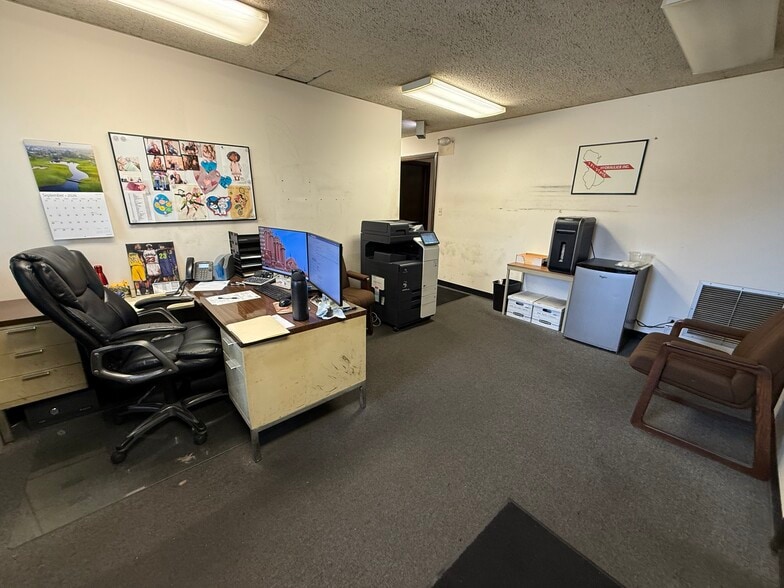 More Photos Of 135 Martin Ln, Elk Grove Village Warehouse For Sale