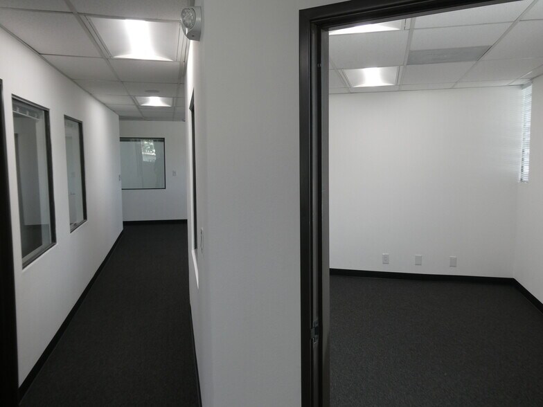 More Photos Of 3500 N San Fernando Blvd, Burbank Flex For Lease