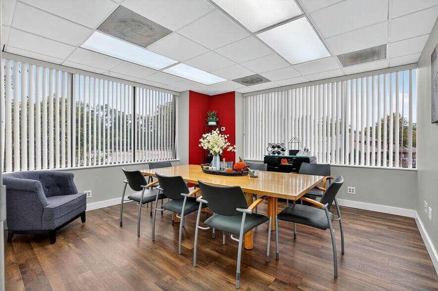 More Photos Of 2050 Old Bridge Rd, Woodbridge Medical For Sale