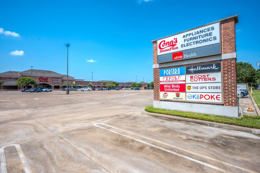 More Photos Of 2720-2850 E Broadway St, Pearland Unknown For Lease