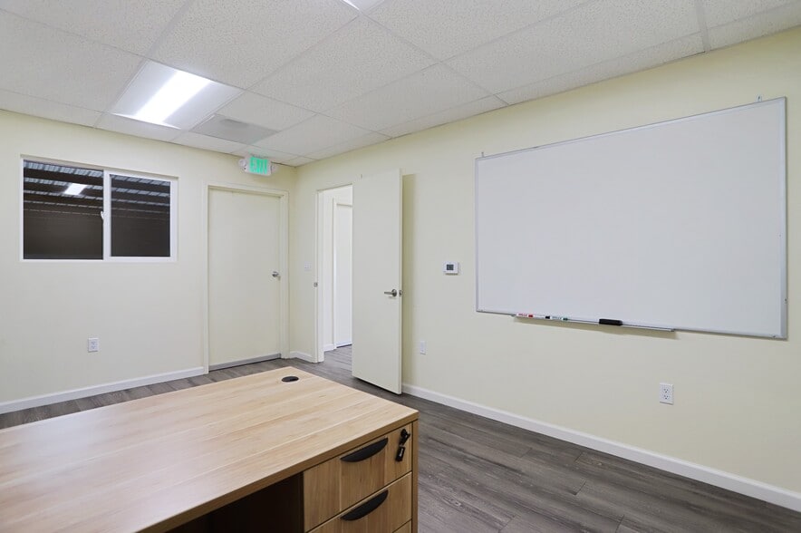 More Photos Of 13840-14320 N Beckman Rd, Lodi Warehouse For Lease