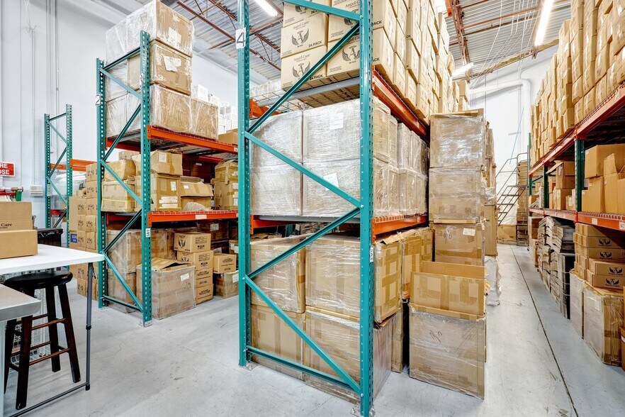 More Photos Of 1200 S Rogers Cir, Boca Raton Warehouse For Lease