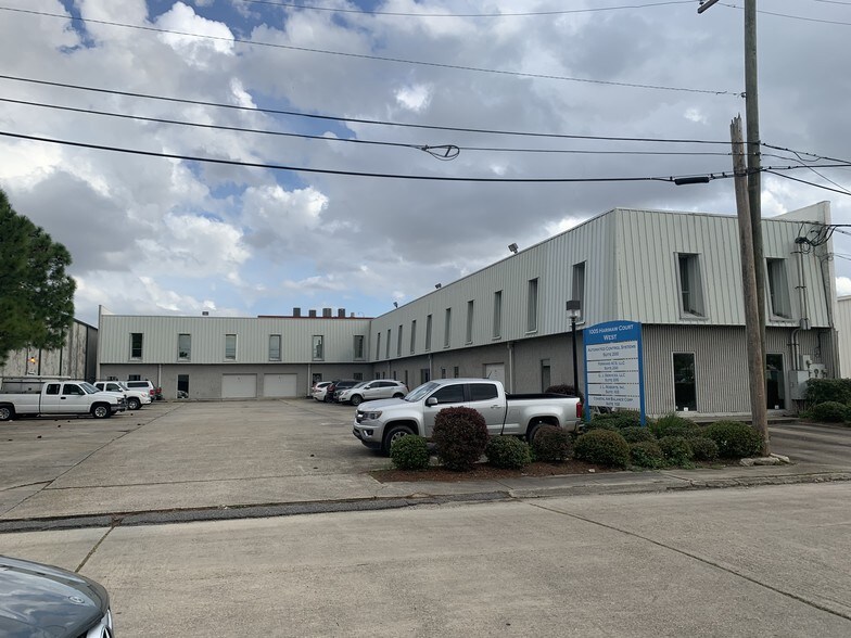 More Photos Of 1005 W Harimaw Ct, Metairie Office For Sale