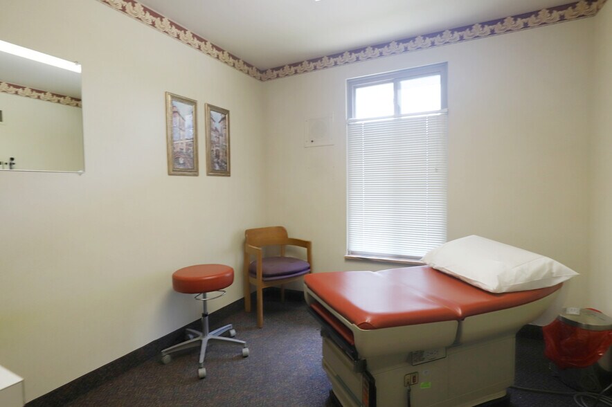 More Photos Of 1134 S Linden Rd, Flint Medical For Sale