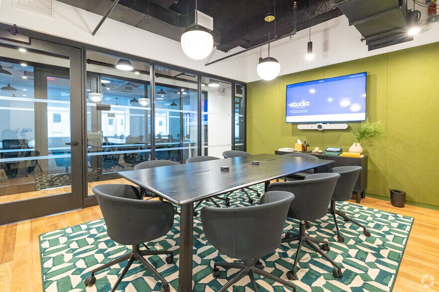 More Photos Of 666 Third Ave, New York Coworking Space