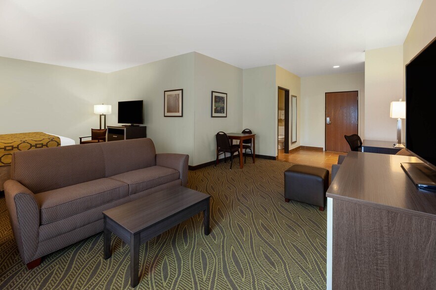 More Photos Of 1400 US Highway 31, Beulah Hotel For Sale