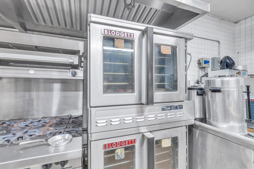More Photos Of 2610 Bergenline Ave, Union City Health Club For Lease