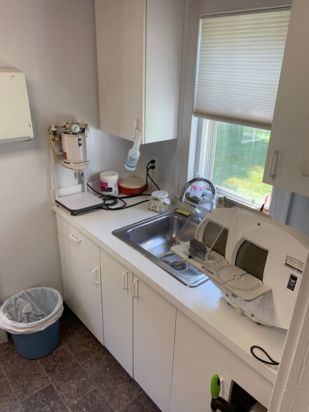 More Photos Of 98 Spencer Plain Rd, Old Saybrook Medical For Lease