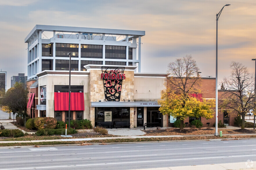 Primary Photo Of 1695 E Golf Rd, Schaumburg Restaurant For Lease