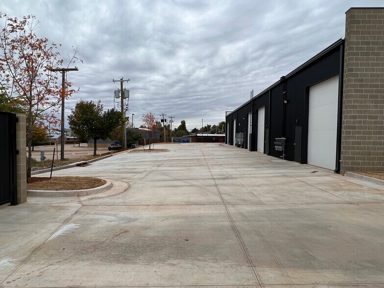 More Photos Of 1036 NW 68th, Oklahoma City General Retail For Lease