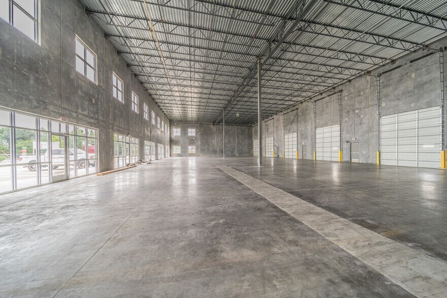 More Photos Of 13911 Service Center Dr, Tomball Light Distribution For Lease