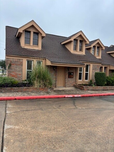 More Photos Of 6910 Bellaire Blvd, Houston Office For Sale