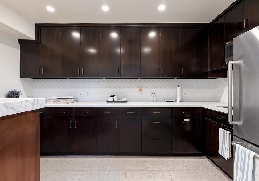More Photos Of 729 Montana Ave, Santa Monica Office For Lease