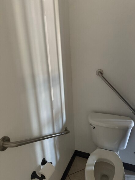 More Photos Of 1665 W Legacy Dr, Duncan Flex For Sale