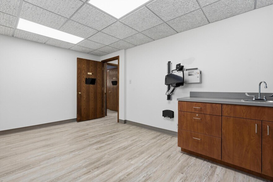 More Photos Of 244 Wilson Dr, Xenia Medical For Sale