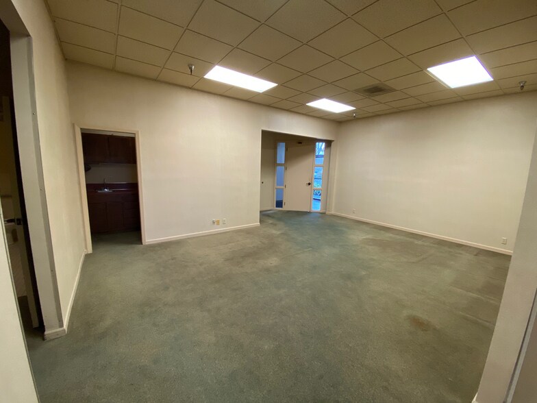More Photos Of 1140-1144 Willagillespie Rd, Eugene Office For Sale