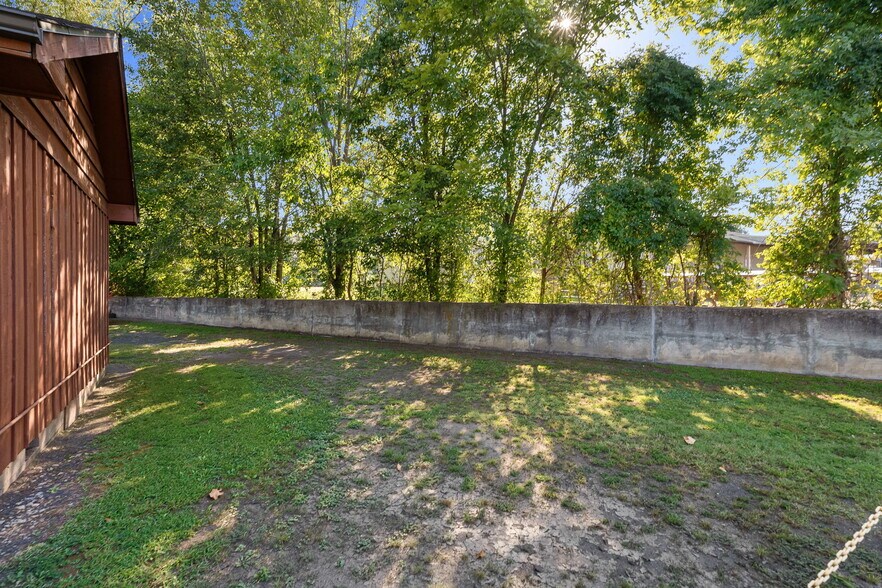 More Photos Of 1225 W Center St, Greenwood Office For Sale