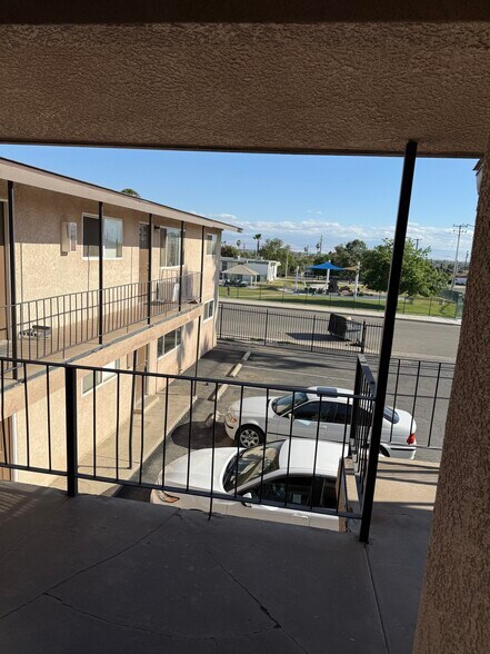 More Photos Of 1700 Lincoln St, Bakersfield Apartments For Sale