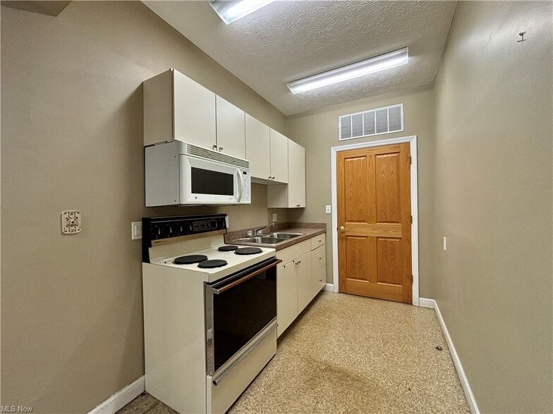 More Photos Of 3312 Lake Ave, Ashtabula Office For Sale