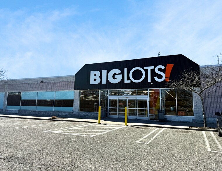 Primary Photo Of 5755 Sunrise Hwy, Holbrook Storefront For Lease