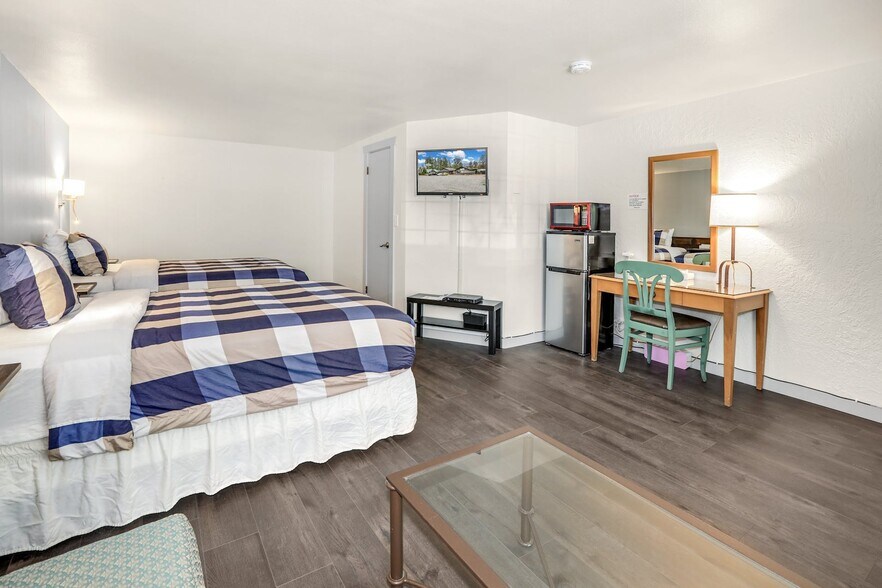 More Photos Of 44618 State Route 20, Concrete Hotel For Sale