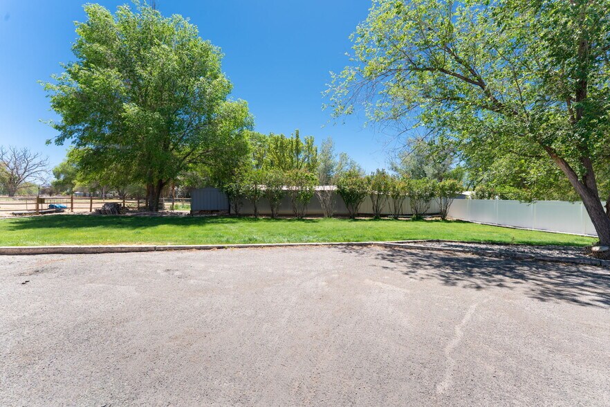 More Photos Of 1624 E Main St, Montrose Hotel For Sale
