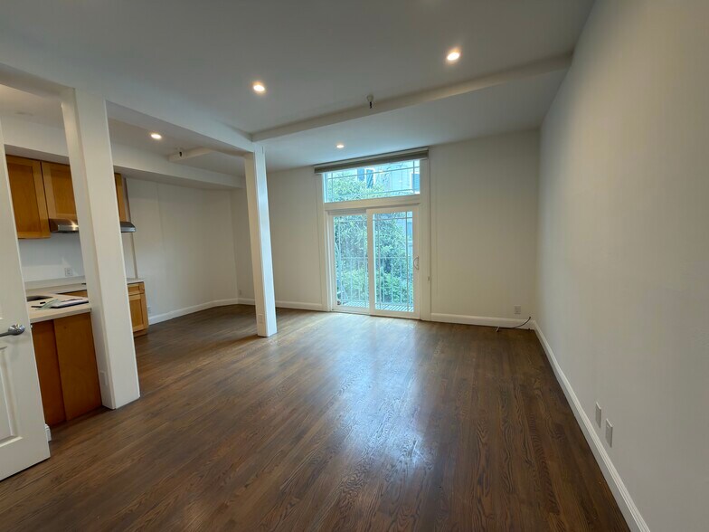 More Photos Of 1323 Columbus Ave, San Francisco Office Residential For Lease