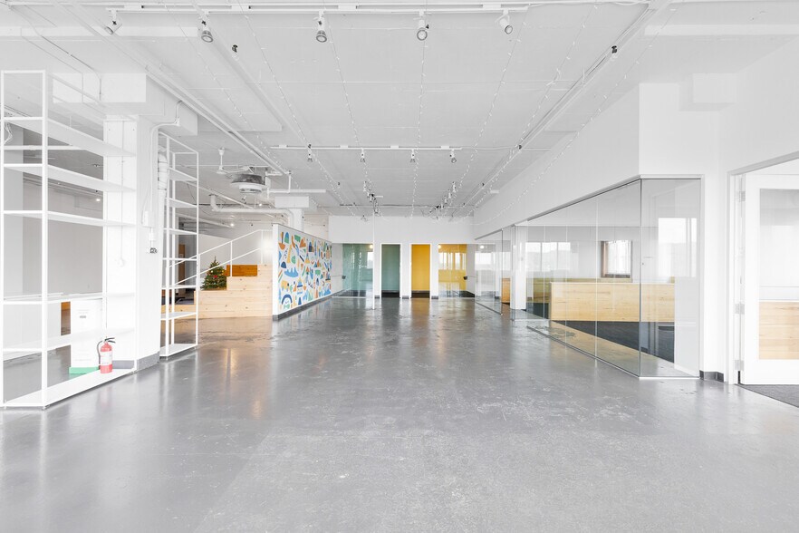 More Photos Of 160 Rue Saint-Viateur E, Montréal Loft Creative Space For Lease