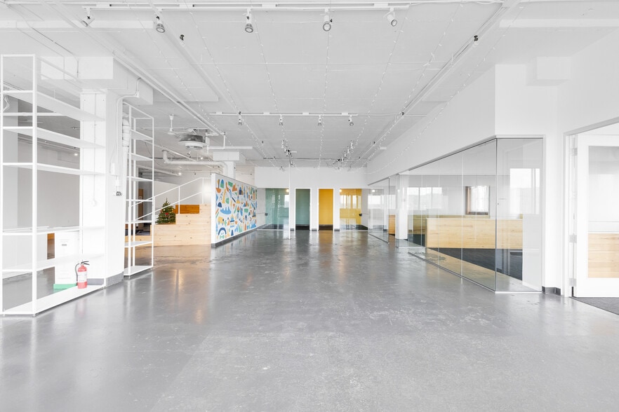 More Photos Of 5455 De Gaspé Av, Montréal Loft Creative Space For Lease