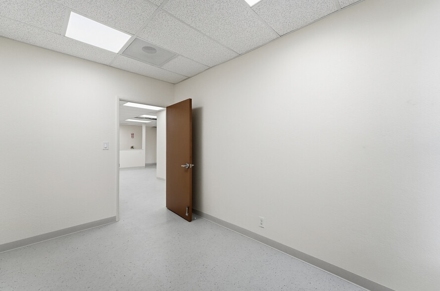 More Photos Of 6006 N El Dorado St, Stockton Office For Sale