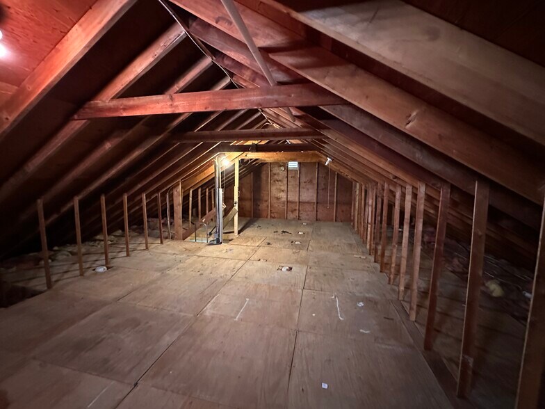 More Photos Of 54 Old Main St, South Yarmouth Flex For Sale