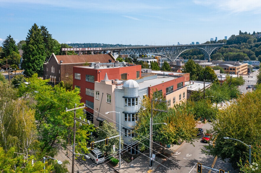 More Photos Of 701 N 36th St, Seattle Office Residential For Lease