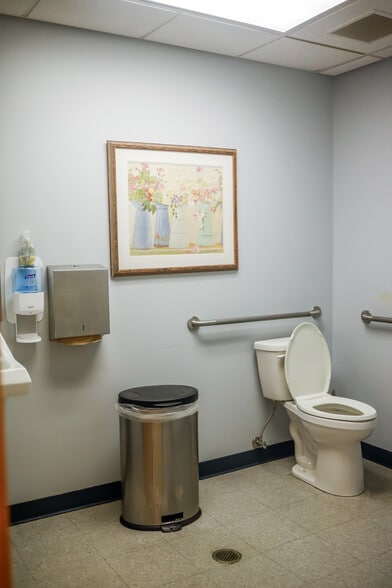 More Photos Of 2203 Summerlon Cir, Dodge City Healthcare For Sale