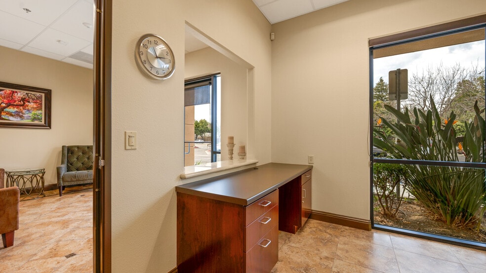 More Photos Of 7206 N Milburn Ave, Fresno Medical For Lease
