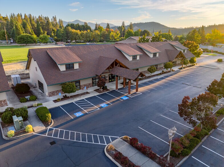 More Photos Of 1879 Williams Hwy, Grants Pass Medical For Sale