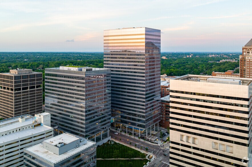 More Photos Of 7676-7638 Forsyth Blvd, Clayton Office For Lease