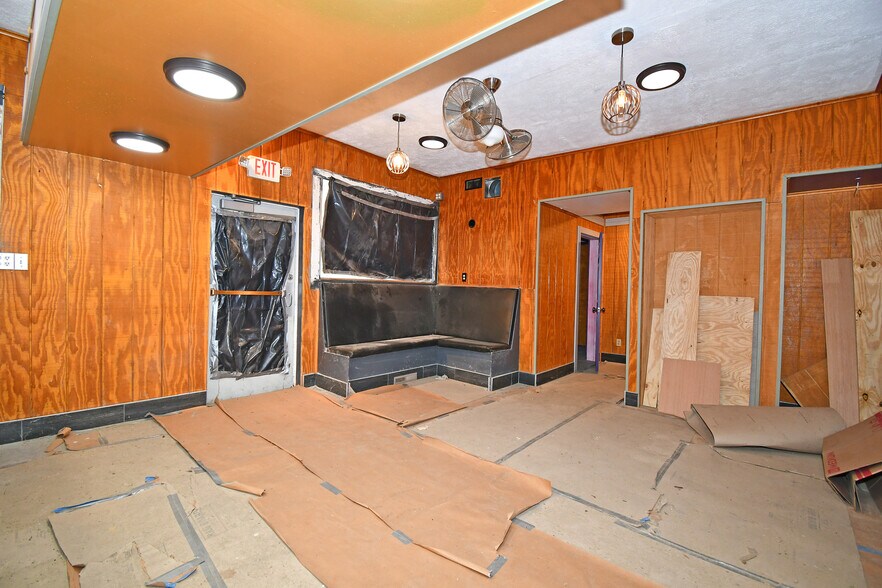 More Photos Of 3 Walker's Mill Rd, Collier Township Restaurant For Sale