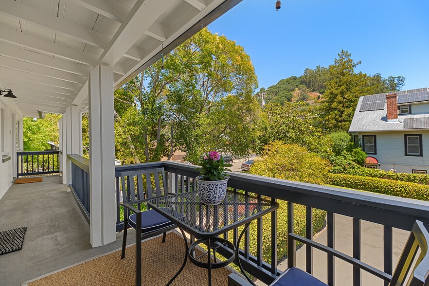 More Photos Of 15 San Rafael Ave, San Anselmo Apartments For Sale