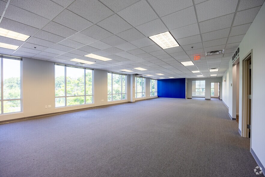 More Photos Of 695 Mansell Rd, Roswell Unknown For Lease