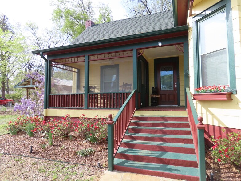 More Photos Of 1923 S Beckham Ave, Tyler Office Residential For Lease