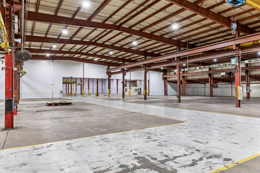 More Photos Of 1402 E Veterans Memorial Pky, Warrenton Manufacturing For Sale