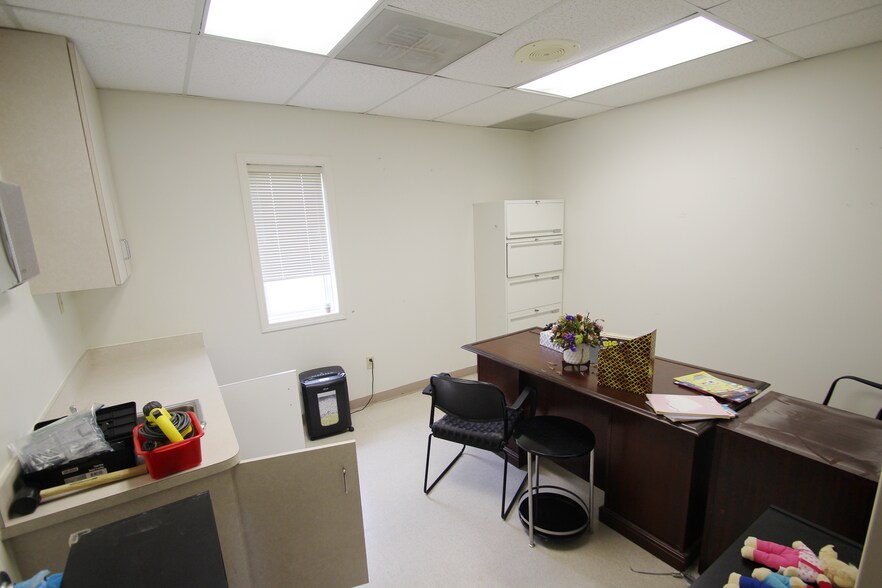 More Photos Of 3824 Center Rd, Brunswick Medical For Lease
