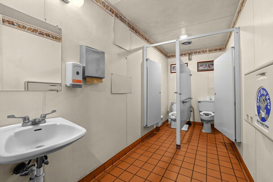 More Photos Of 2212 Rose St, La Crosse Restaurant For Sale