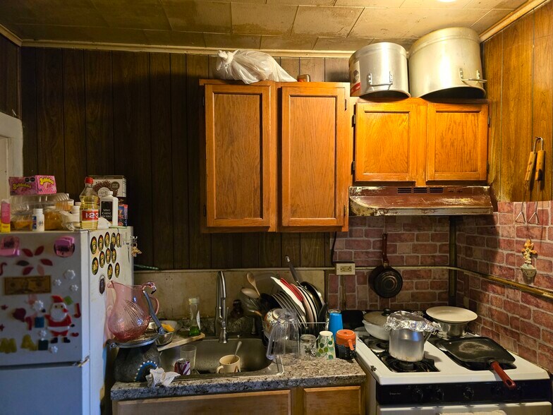More Photos Of 221 Spring St, Newton Apartments For Sale