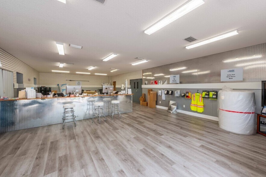 More Photos Of 3001 Faye Rd, Jacksonville Warehouse For Lease