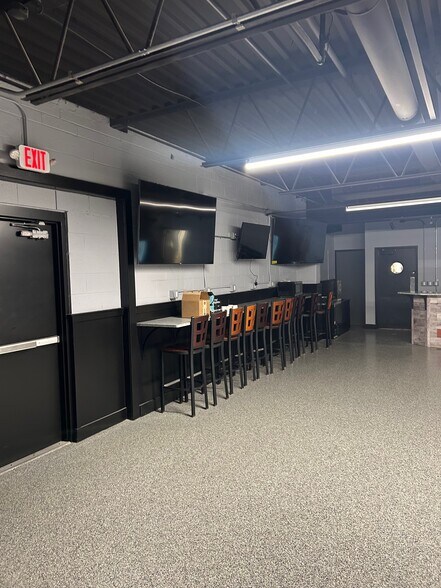 More Photos Of 45300 Mound Rd, Shelby Township Amusement Park For Lease