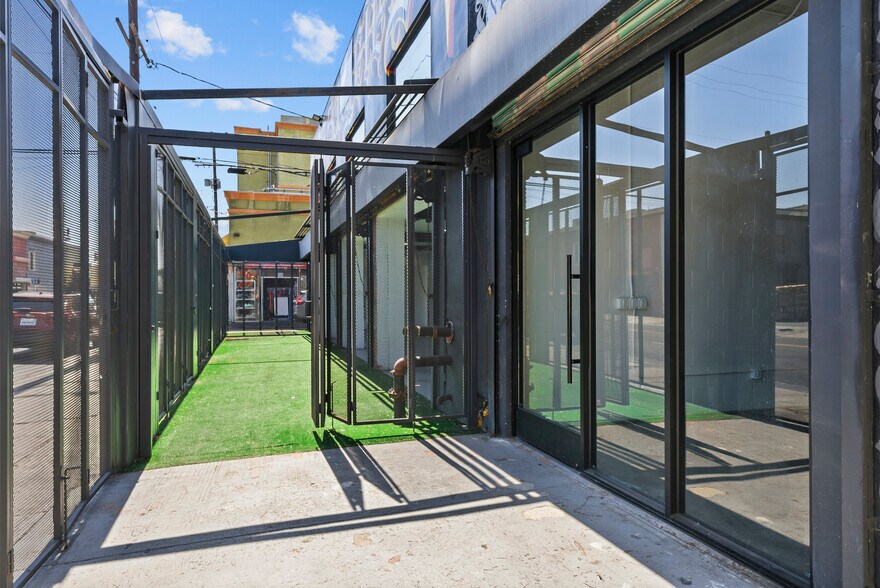 More Photos Of 1600 S Main St, Los Angeles Storefront For Sale