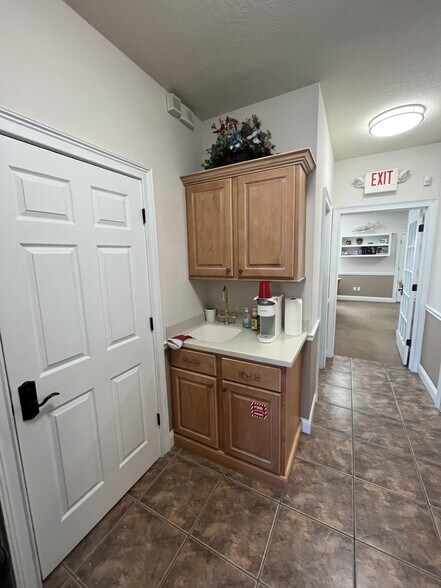 More Photos Of 13500 Sutton Park Dr S, Jacksonville Medical For Sale