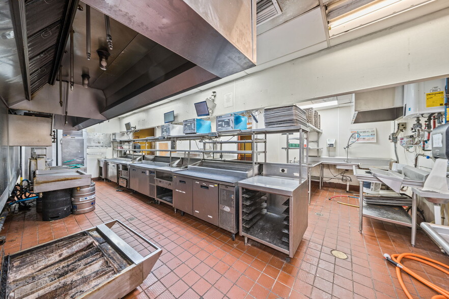 More Photos Of 10071 Hutchison Blvd, Panama City Beach Freestanding For Lease